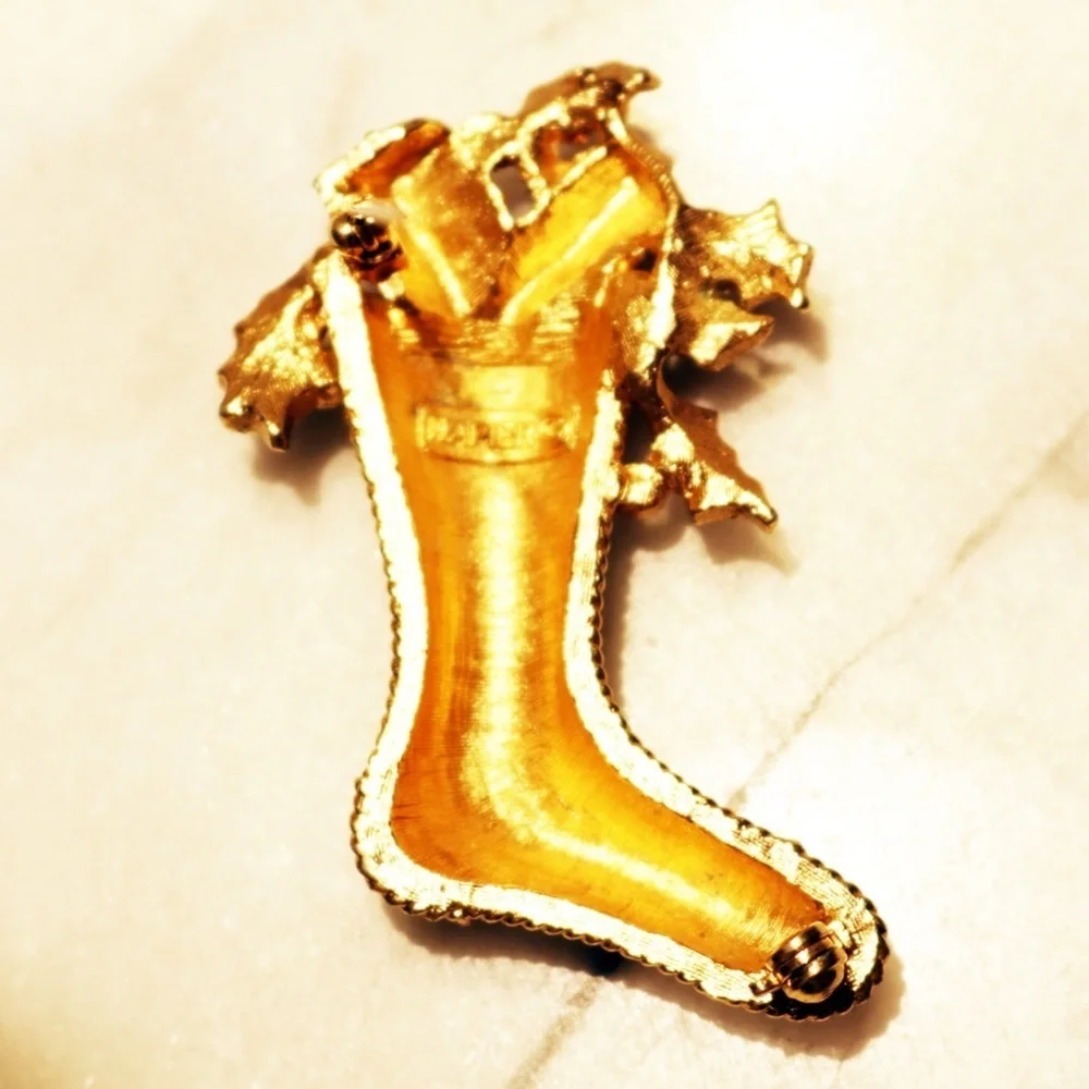 🎄 Vintage Napier Crystal Embellished Christmas Stocking Brooch 💫✨